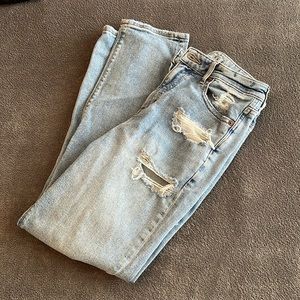Light Wash Distressed American Eagle Outfitters High Rise Mom Jeans Size 2